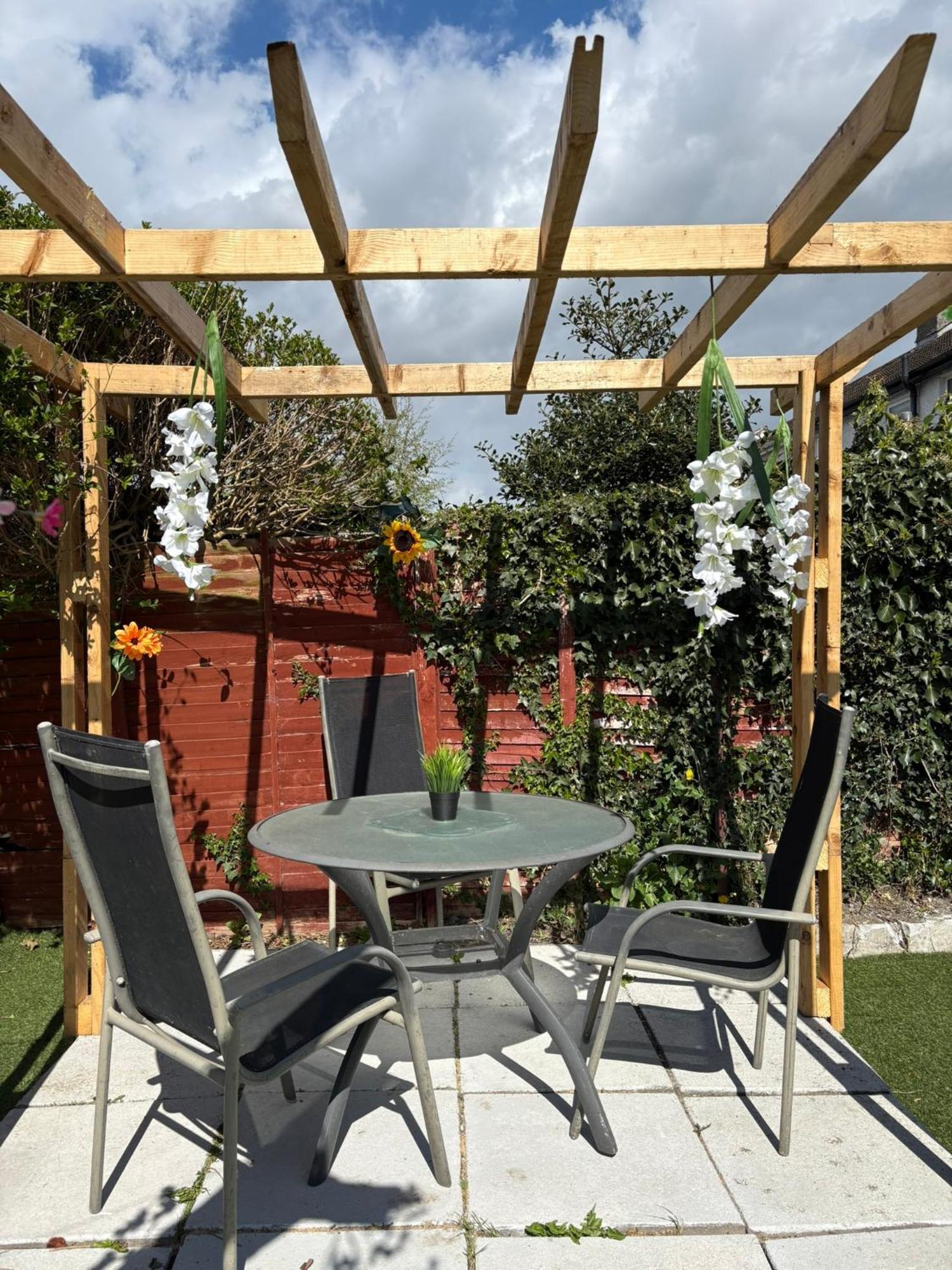 Superb Double Near Airport - 3 Maison d'hôtes